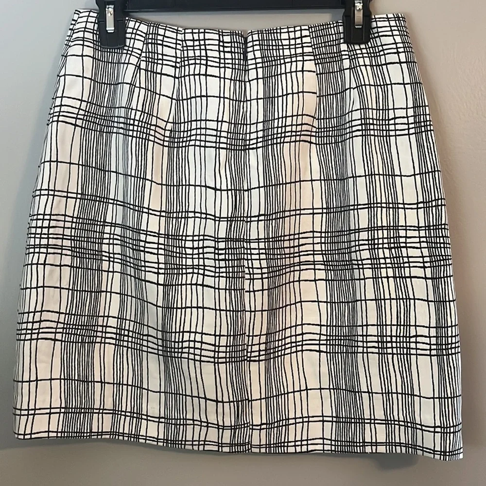 NWOT LOFT Black and White Grid Line Mini Shift Skirt Size 4